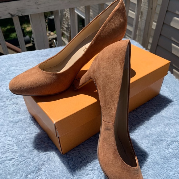 New Unisa light brown faux suede pumps 8.5 - Picture 2 of 4